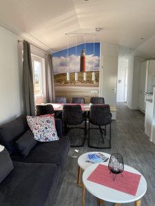 Blick vom Wohnzimmer auf den Esstisch